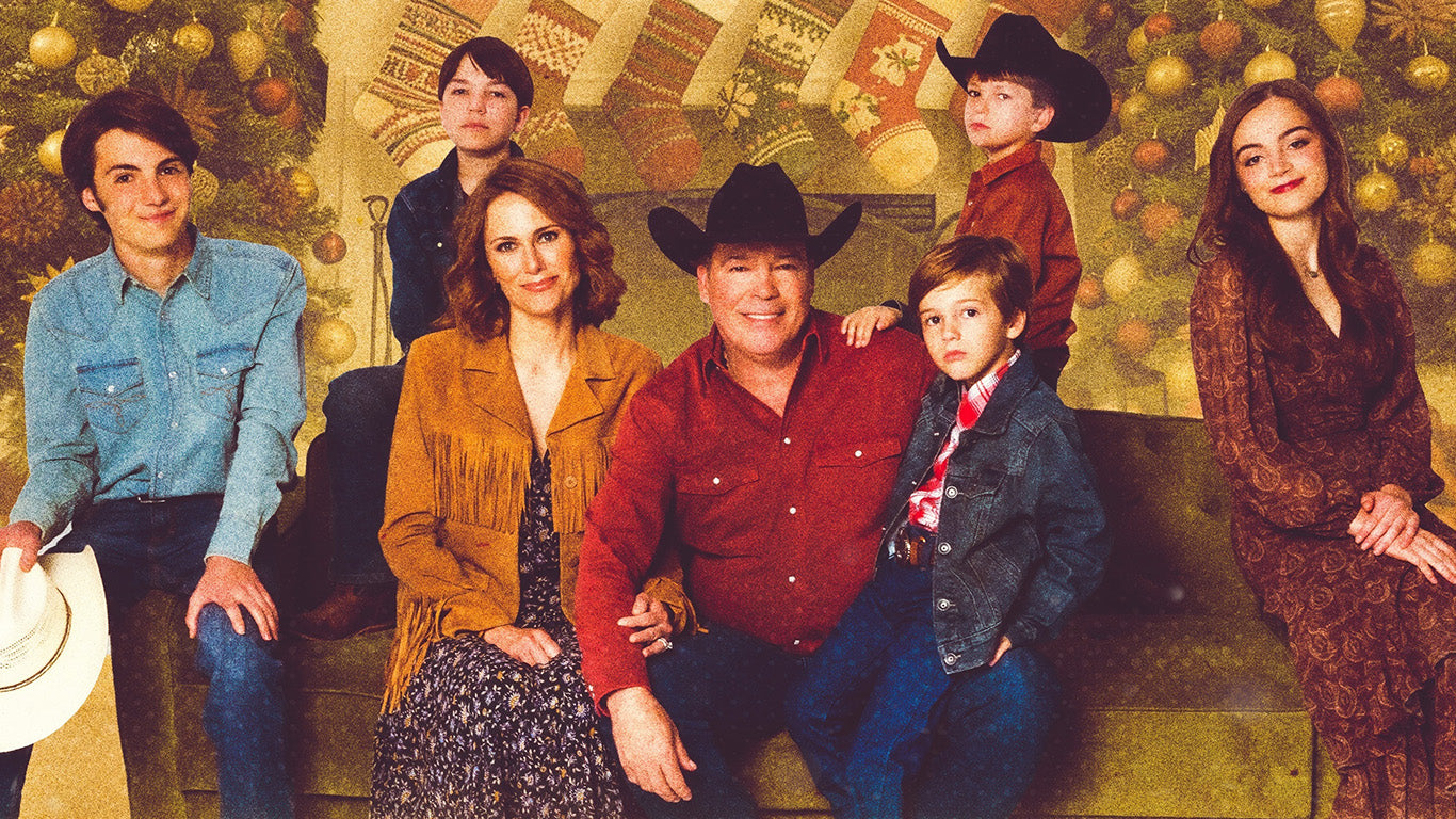 CLAY WALKER TO BRING THE WHOLE FAMILY ON TOUR FOR CHRISTMAS THIS YEAR