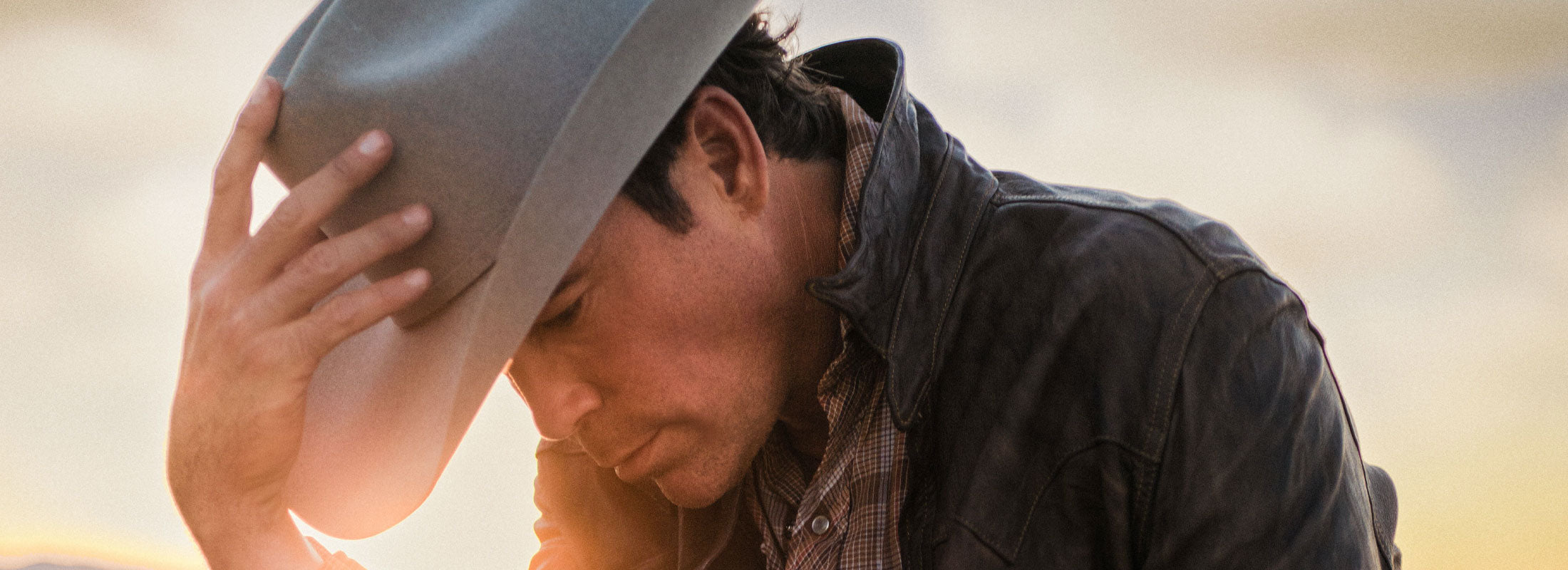 Clay Walker tipping his cowboy hat down